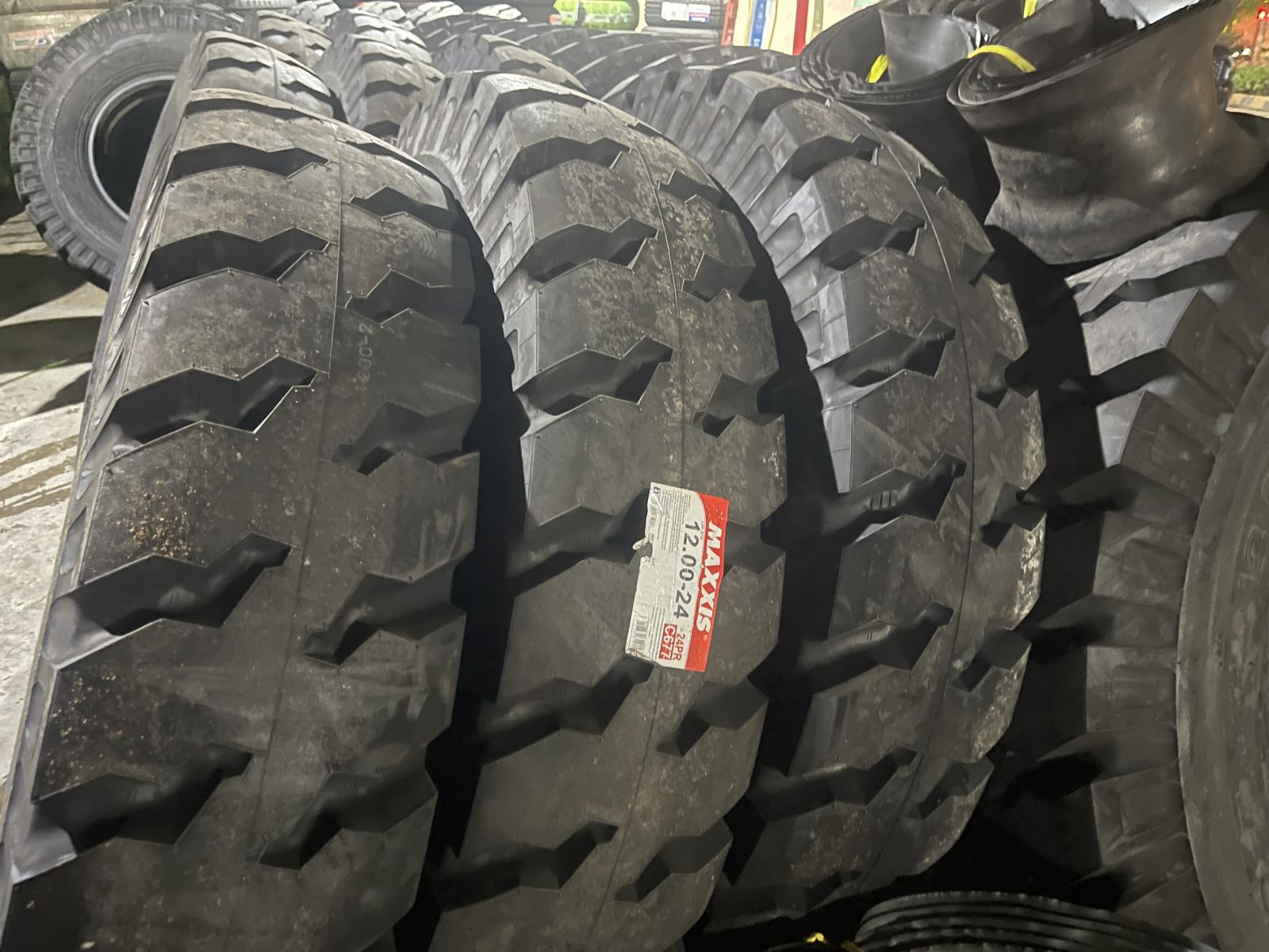 DỊCH VỤ CUNG CẤP LỐP XE CÔNG TRÌNH BỐ VẢI - LỐP XE CHÍNH HÃNG TẠI BÌNH PHƯỚC GIÁ RẺ